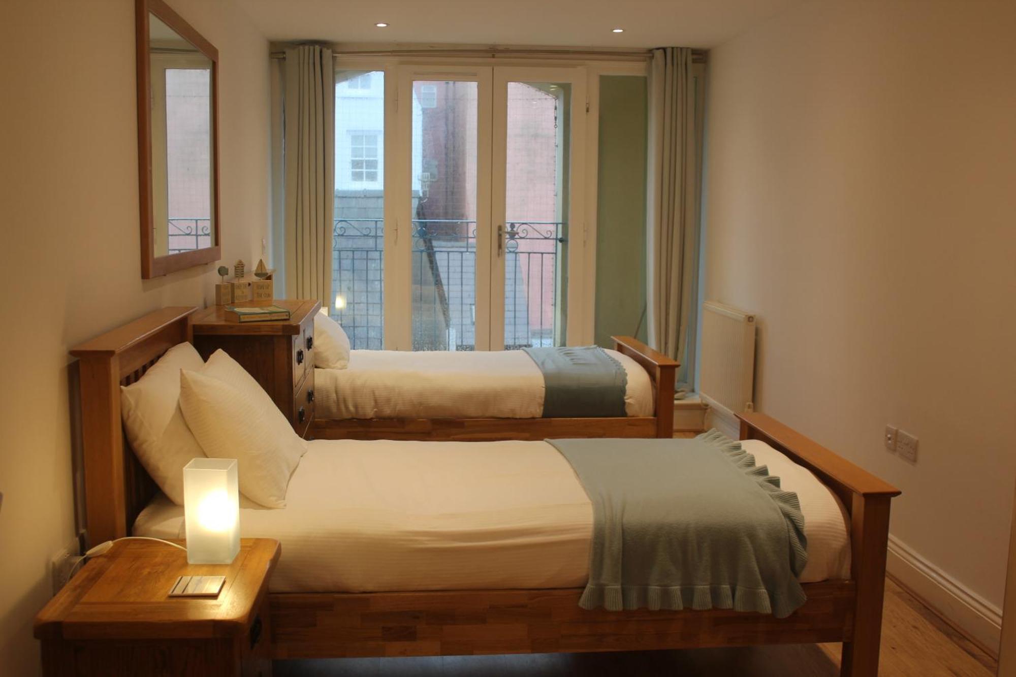 Stylish Flat In Central Tenby & Free Parking Eksteriør billede